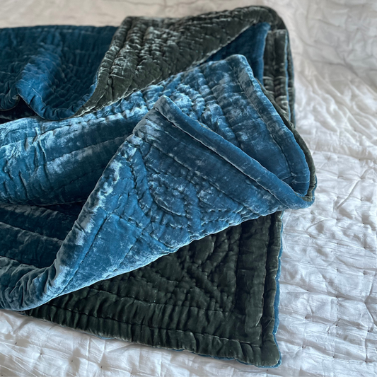 Midnight Blue and Seaweed Silk Velvet Comforter Set - Chain Border Pattern