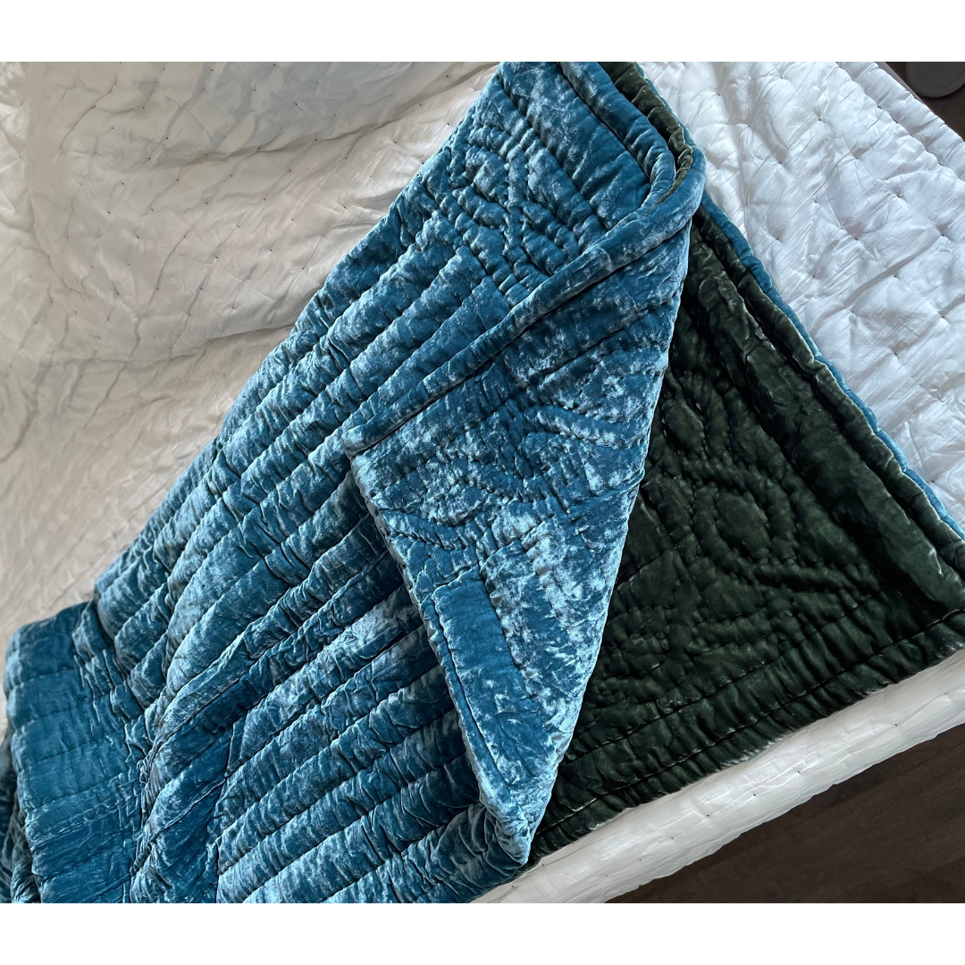 Midnight Blue and Seaweed Silk Velvet Comforter Set - Chain Border Pattern