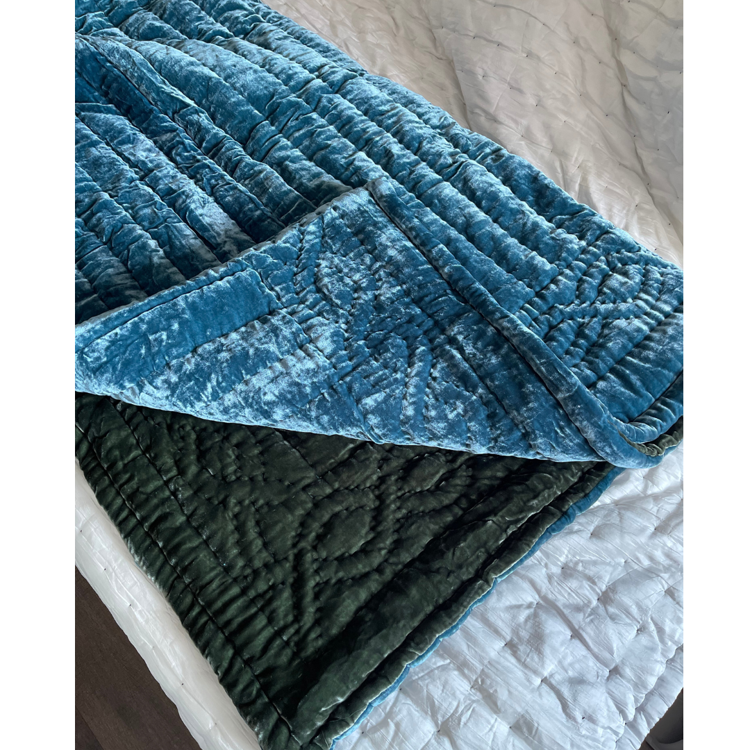 Midnight Blue and Seaweed Silk Velvet Comforter Set - Chain Border Pattern