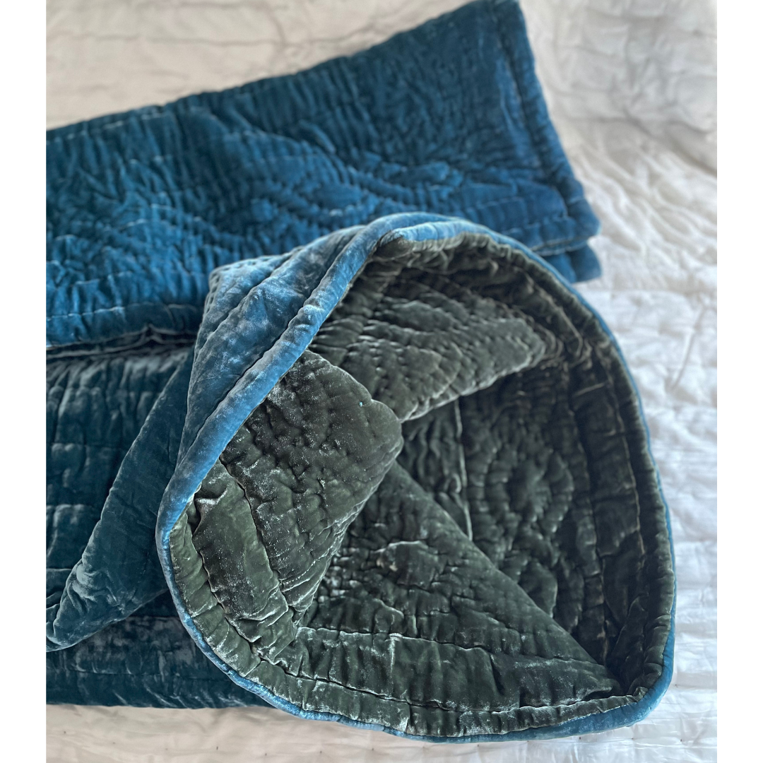 Midnight Blue and Seaweed Silk Velvet Comforter Set - Chain Border Pattern